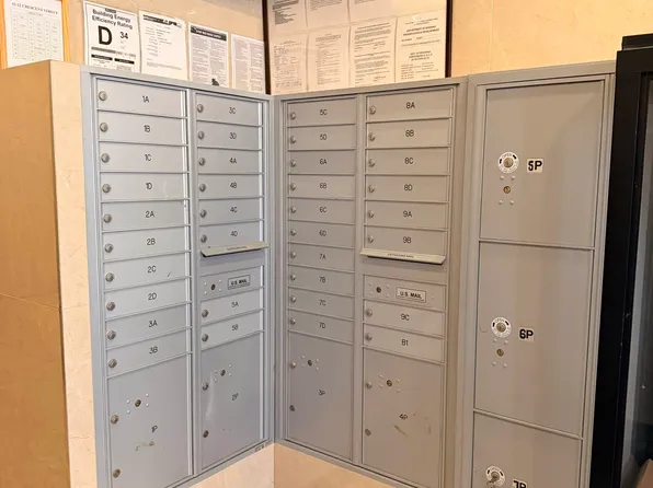 42-22 Crescent Street image 12 of 13