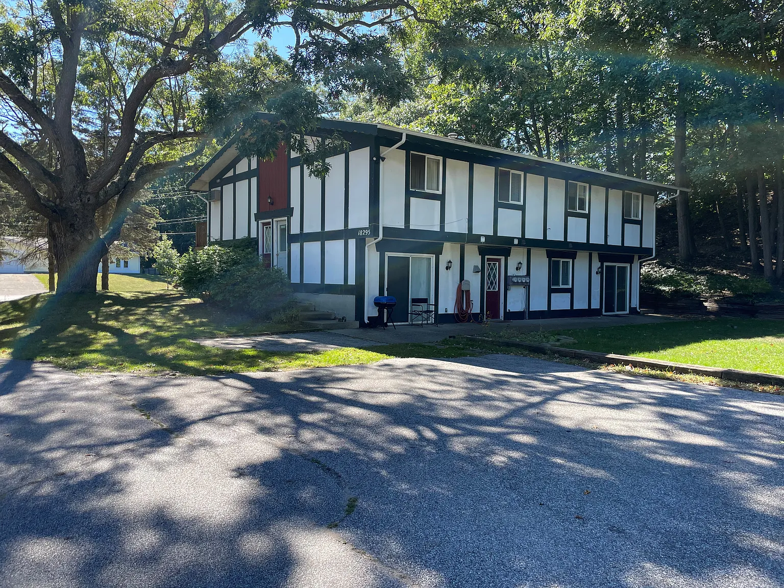 2 bed, 850 sqft, $1,200 — Photo 1