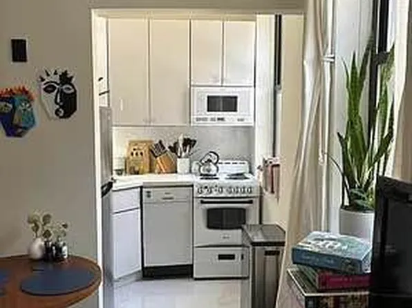 315 West 46th Street image 1 of 9