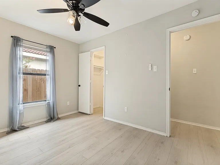 2313 Harvest Glen Ct — Photo 16