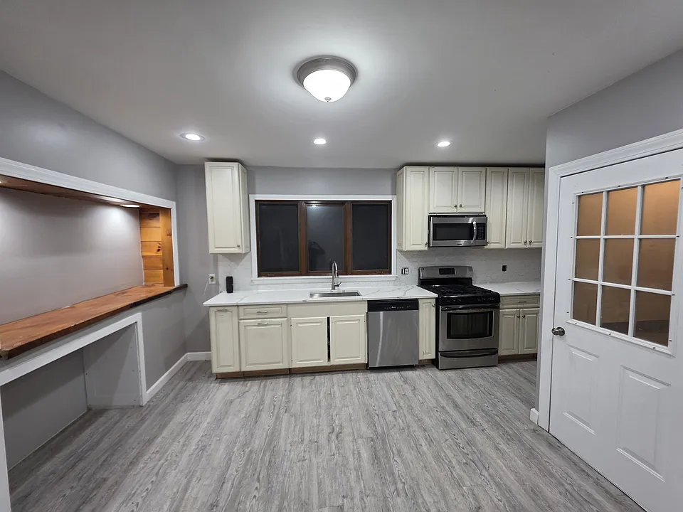 160 Wilmington Ave #2