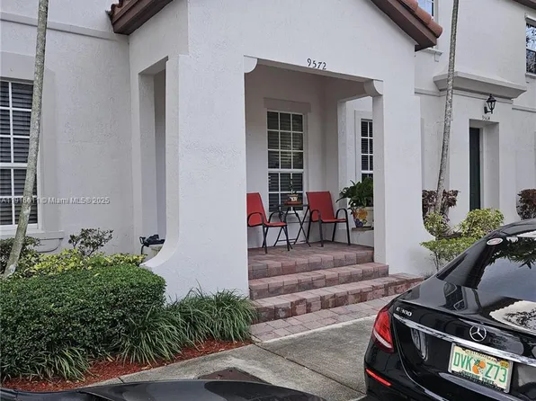 9572 SW 169th Pl, Miami, FL 33196