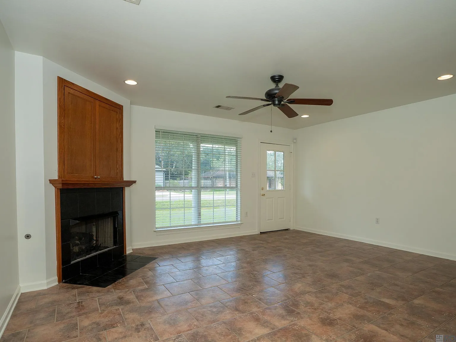 3 bed, 1341 sqft, $1,800 — Photo 4