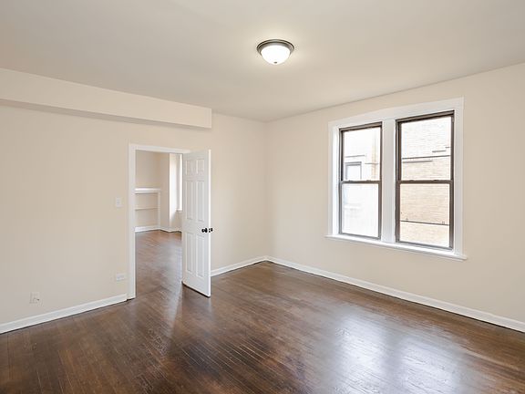 2nd image of 1020 E Hyde Park Blvd #1024-3S