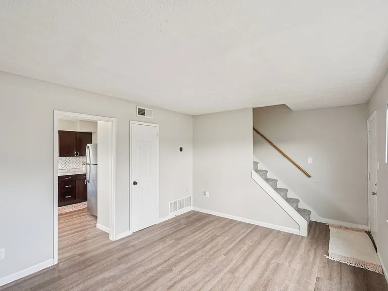 Columbus Crossing Townhomes — Photo 6