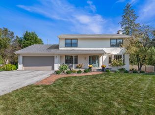 9062 N Lake Dr, Bayside, WI 53217