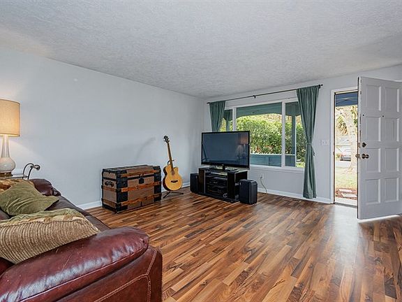 5th image of 14807 NE 39th St