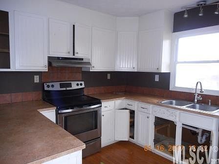 3rd image of 617 Meadowood St