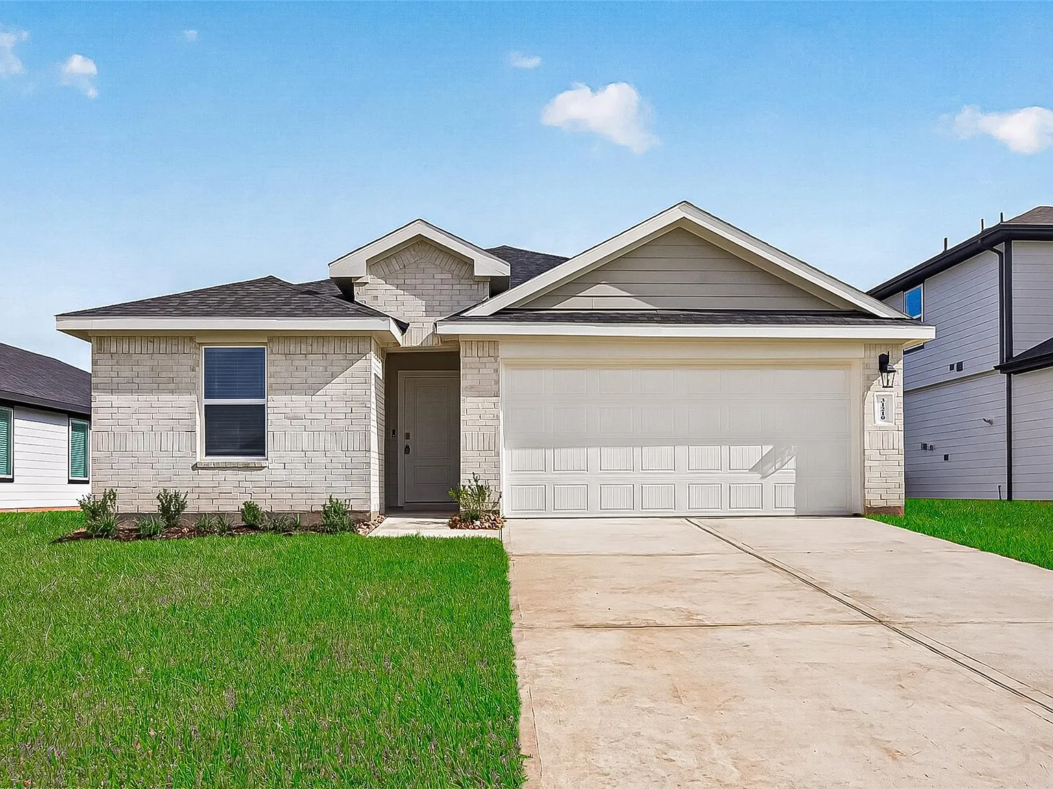 4 bed, 2.0 bath, 1717 sqft, $2,195 — Photo 3