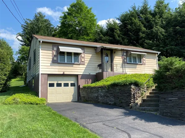 4 Clarendon Dr, Binghamton, NY 13901