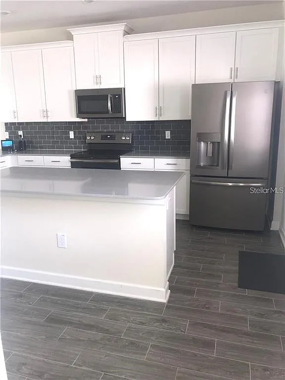 3 bed, 2.5 bath, 1615 sqft, $2,700 — Photo 2