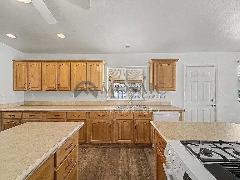 1625 S 74th St — Photo 20