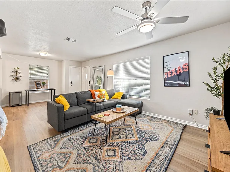 702 El Monte Blvd — Photo 8