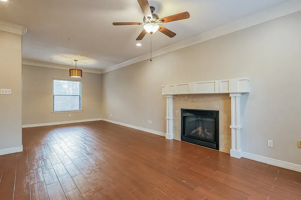 3 bed, 2.5 bath, 1582 sqft, $2,340 — Photo 4