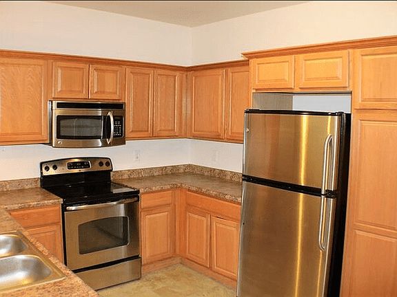 4th image of 460 Cameron Way #8872629