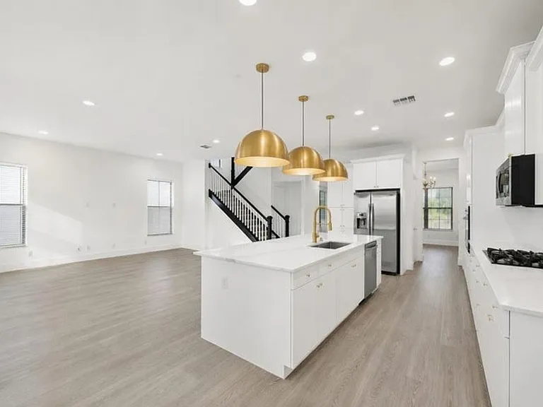 6020 Curie Pl — Photo 3