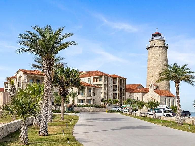 JPAGE-Multifamily-LighthousePointe-Exterior-3213
