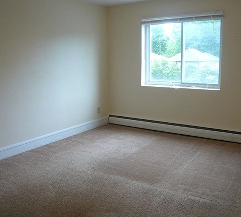 5th image of 185 Norwood Ave APT 202