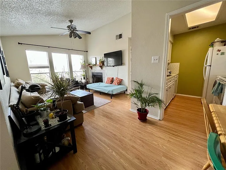 2706 Salado St #302 — Photo 2
