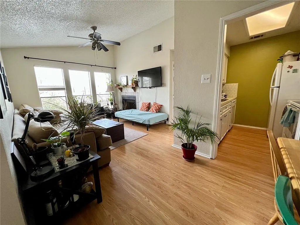 Building Photo - 2706 Salado St #302