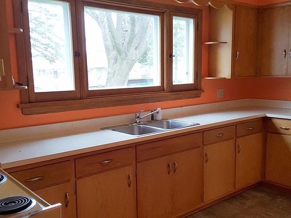 3rd image of 443 Degner Ave