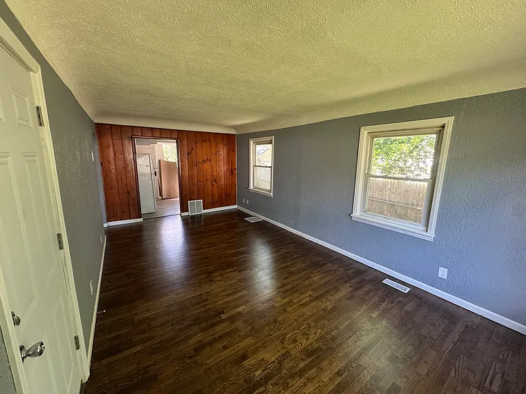 Huggins Ave — Photo 11