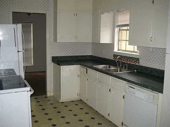2nd image of 6640 S Lee Roy Jordan Dr