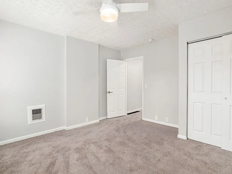416 E Mithoff St — Photo 10
