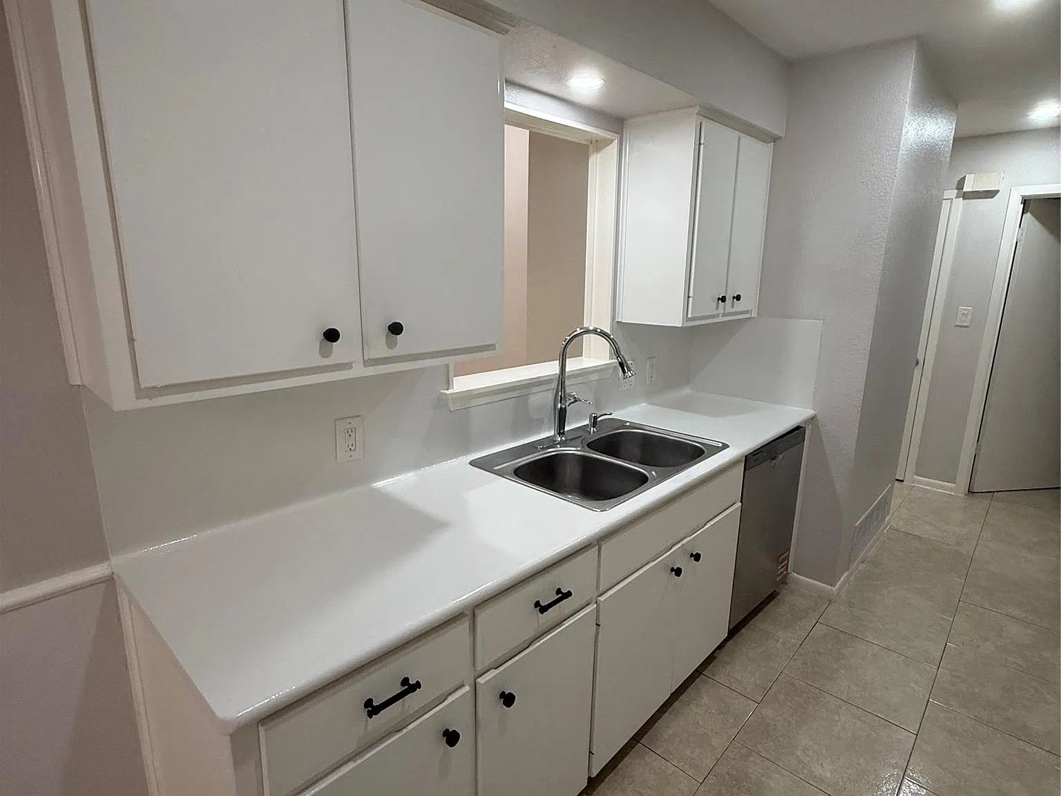 3 bed, 2.0 bath, 1526 sqft, $2,100 — Photo 3