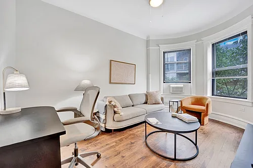 1004 W Dakin St #3 Photo 1
