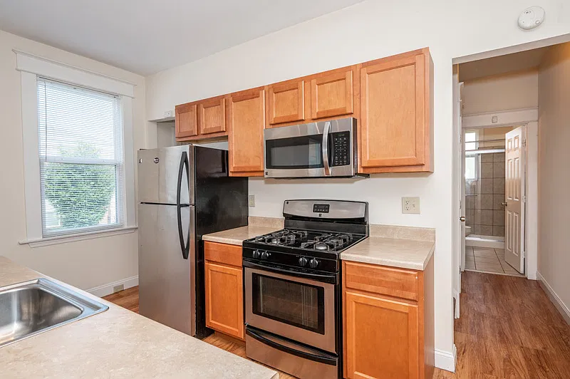 4 bed, 1408 sqft, $3,300 — Photo 3