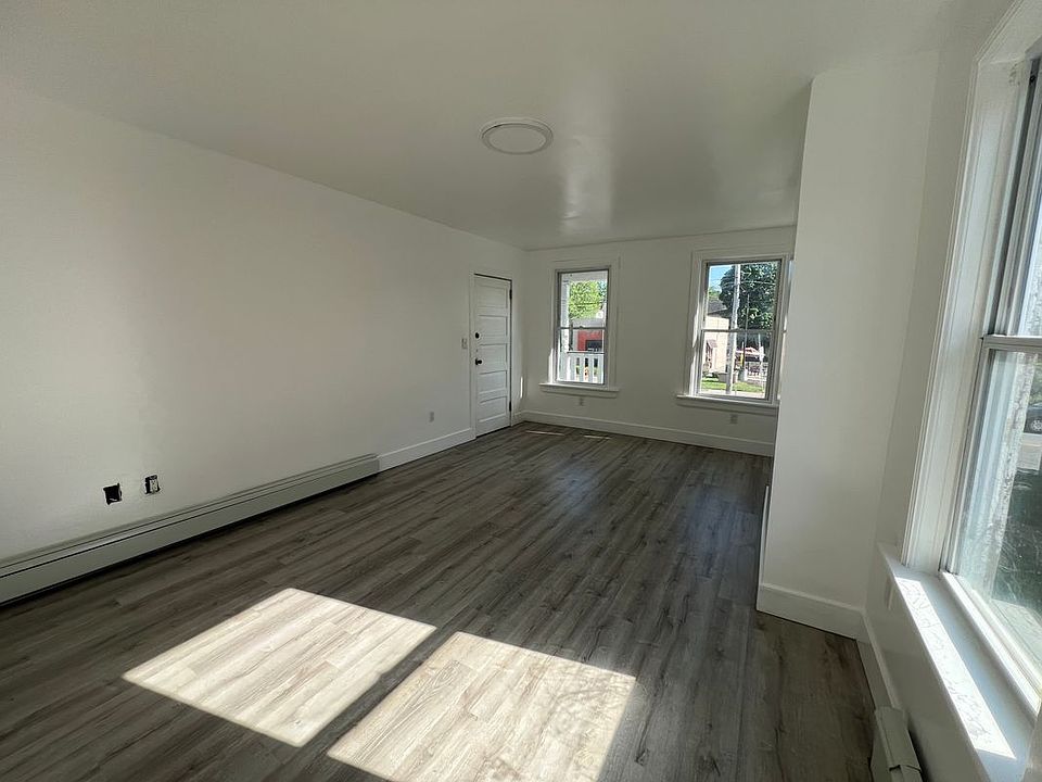 2nd image of 761 Main St APT 1W