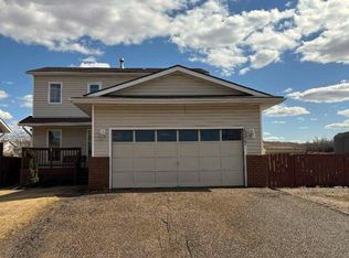 10517 W 82nd St, Peace River, AB T8S1M7