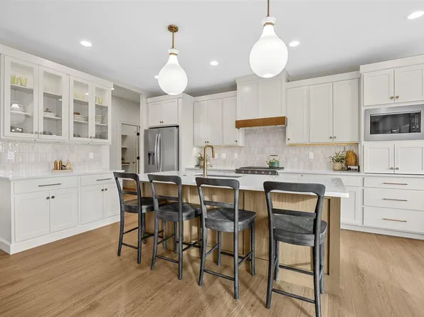 970 17th Ave SW, Mount Vernon, IA 52314