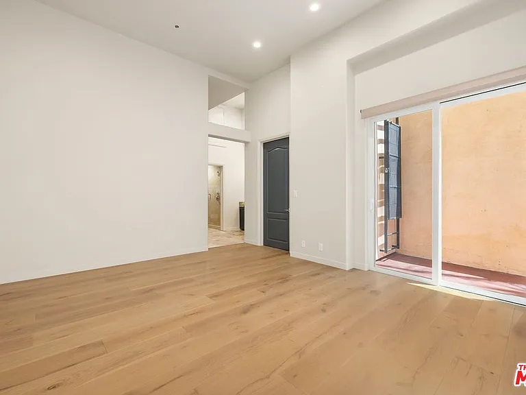 16123 Sunset Blvd #105 — Photo 8