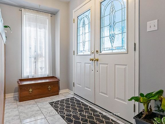 4th image of 270 Cresthaven Rd