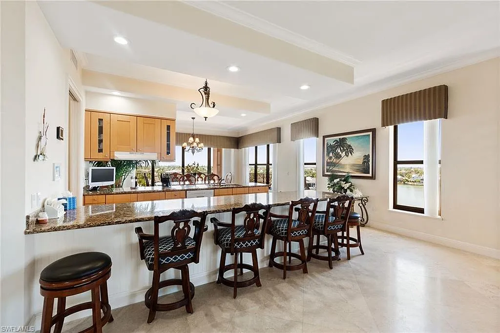 3 bed, 3.5 bath, 3252 sqft, $22,000 — Photo 3