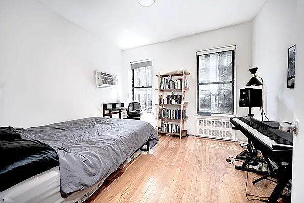 Rented by Urbane Brokerage | media 9