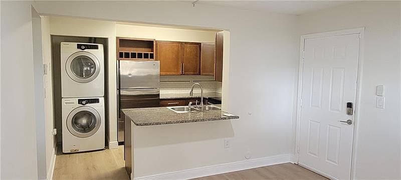 1st image of 350 Palm Cir W