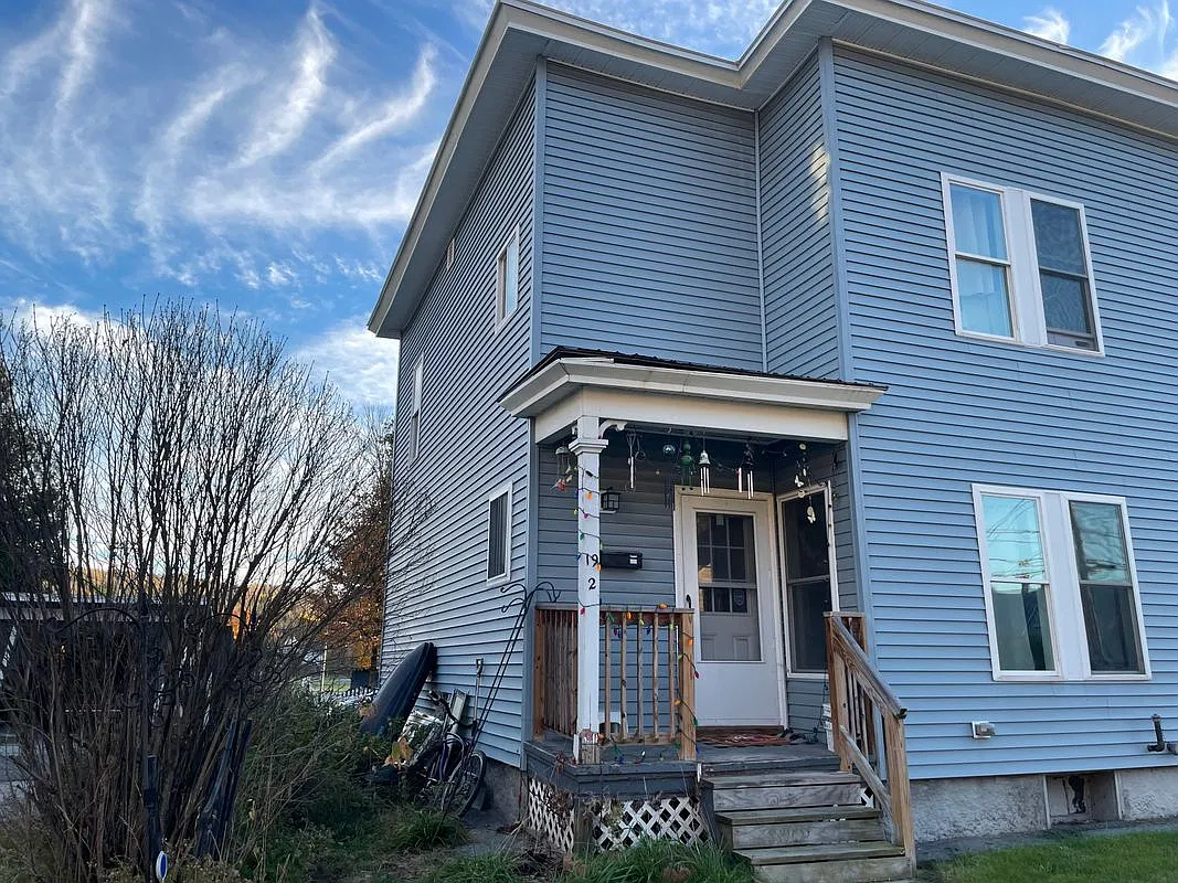 3 bed, 1.0 bath, 1250 sqft, $1,950 — Photo 2