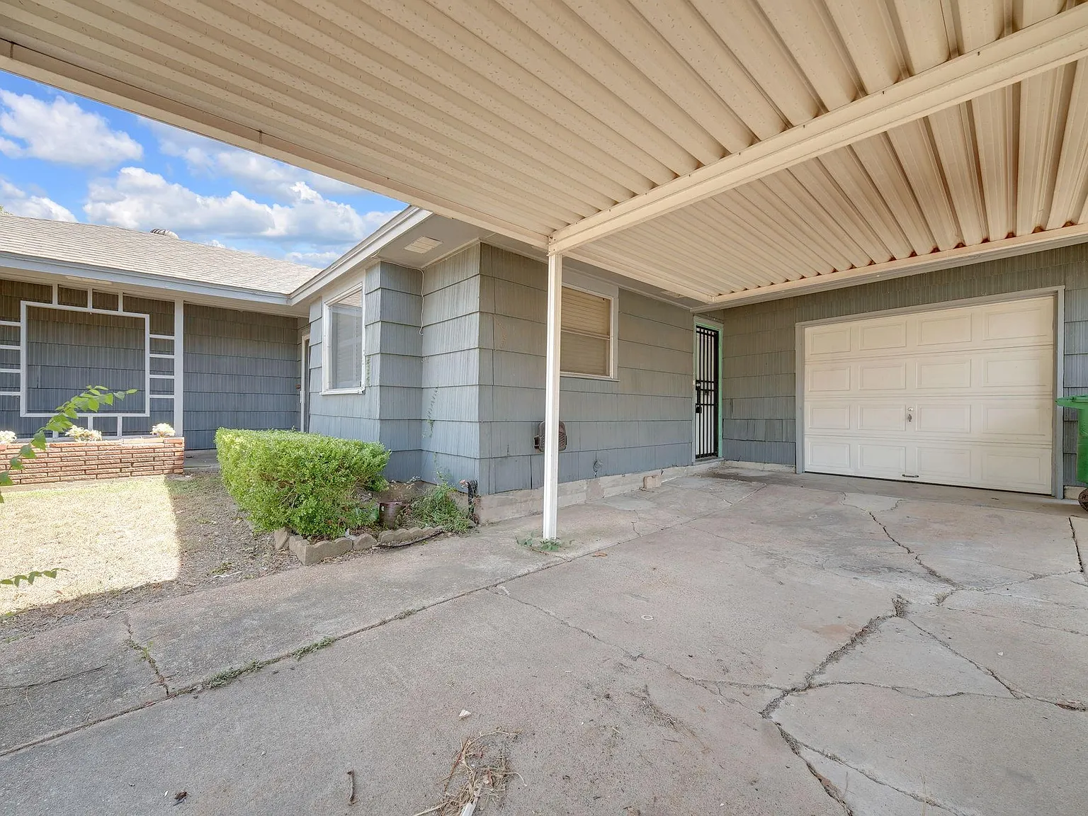 3 bed, 1.0 bath, 1498 sqft, $1,799 — Photo 3