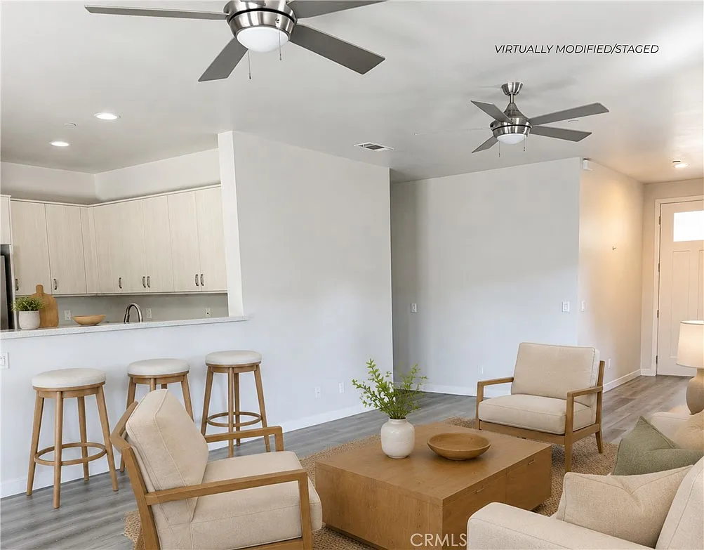 3 bed, 2.5 bath, 2555 sqft, $4,950 — Photo 3