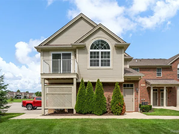 21914 Aberdeen Dr #30, Macomb, MI 48042