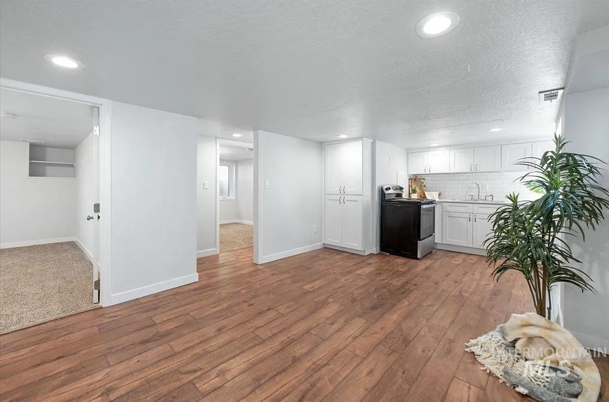 Building Photo - 1704 Blaine St #B