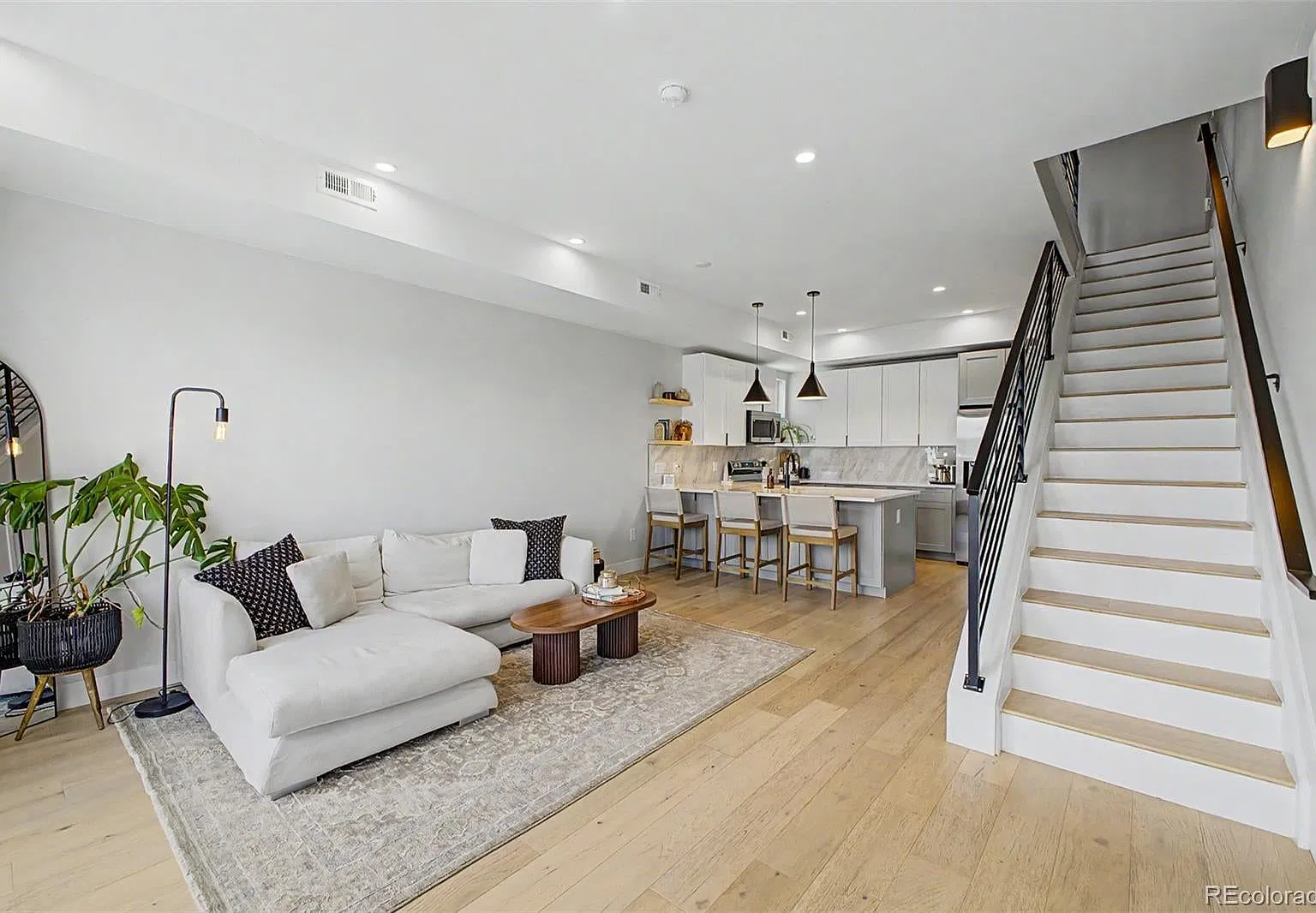 2 bed, 1.5 bath, 1004 sqft, $2,400 — Photo 4