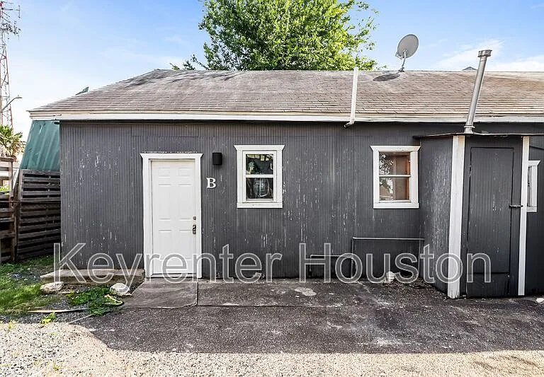 4610 Schroeder St #2 — Photo 2