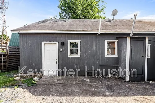 4610 Schroeder St #2 Photo 1