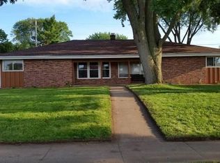 1121 W Sunset Dr, City of waukesha, WI 53189