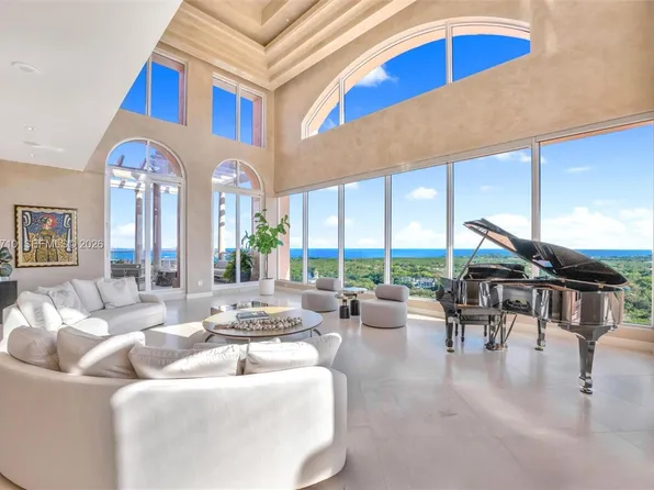 60 Edgewater Dr #Ts, Miami, FL 33133