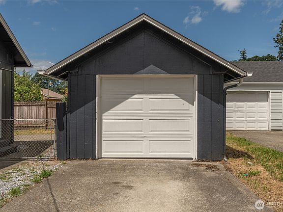 4th image of 15406 Grant Avenue SW